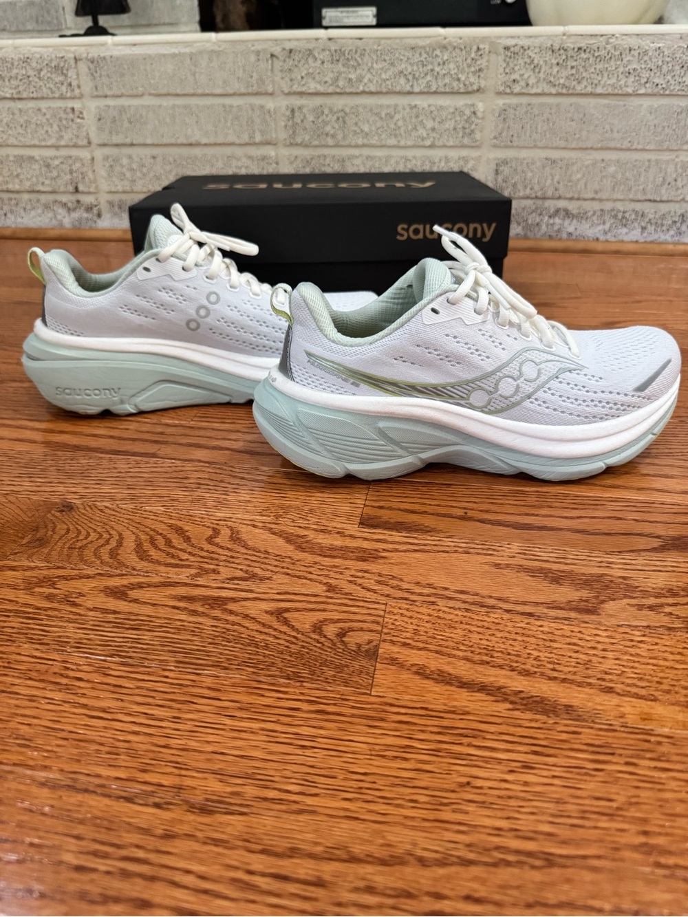 Saucony Women's White & Mist Running Shoes 8.5D